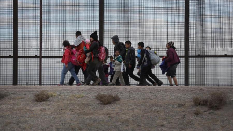 Gobierno de EU pide tiempo para reconstruir el sistema migratorio del país 