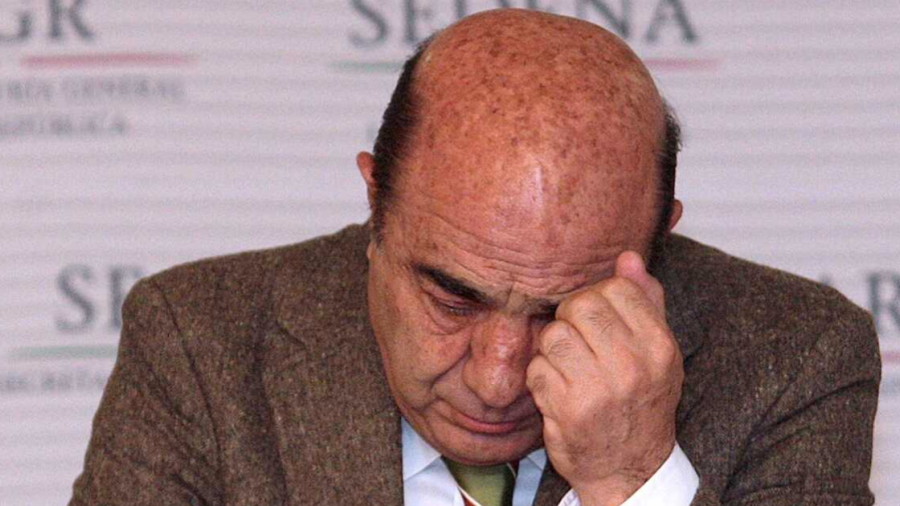 Dan prisión domiciliaria a Murillo Karam, pero no saldrá de la cárcel por segundo proceso