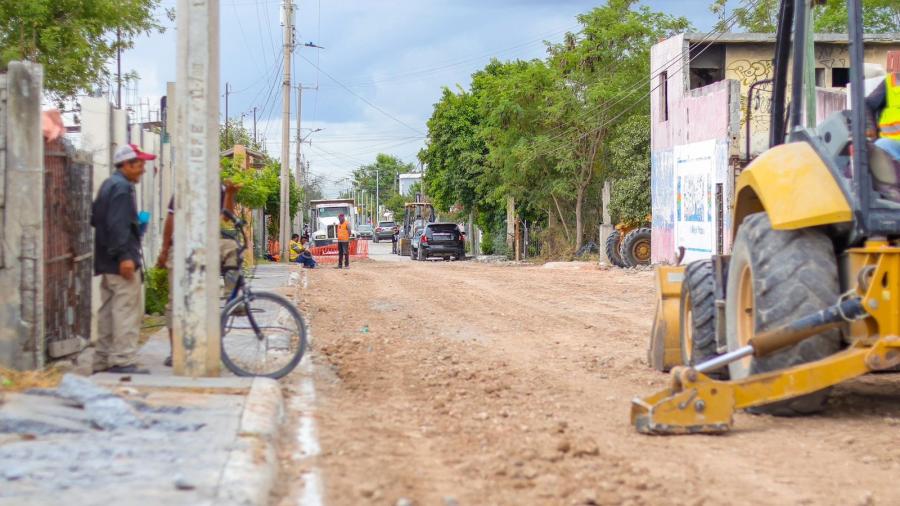 Viven colonos de la Américo Villarreal Guerra emotivo inicio de pavimentación