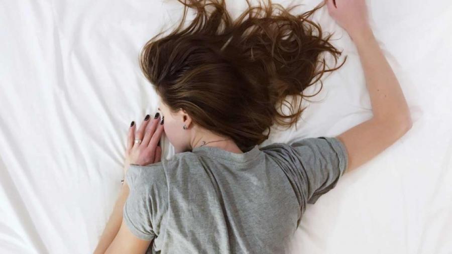 Mujer abusa sexualmente de su mejor amiga