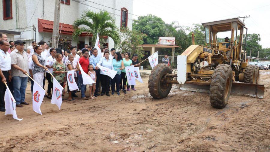 Arranca Ayuntamiento porteño pavimentación de la calle Belisario Domínguez en la colonia Arenal