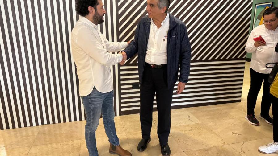 Continúa Américo Villarreal gira por la Ribereña y atiende a paisanos repatriados