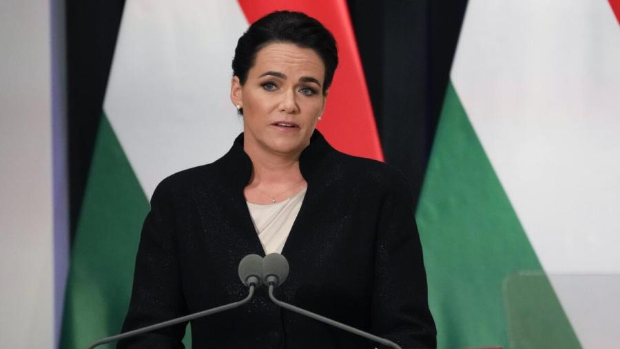 Renuncia la presidenta de Hungría tras escándalo político