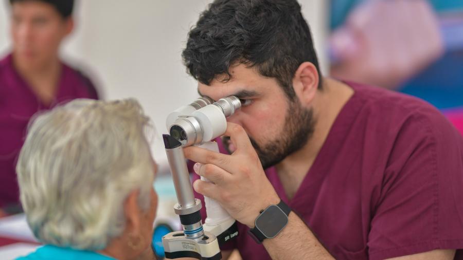 Transforma DIF-Reynosa la vida de adultos mayores con cirugías gratuitas de cataratas