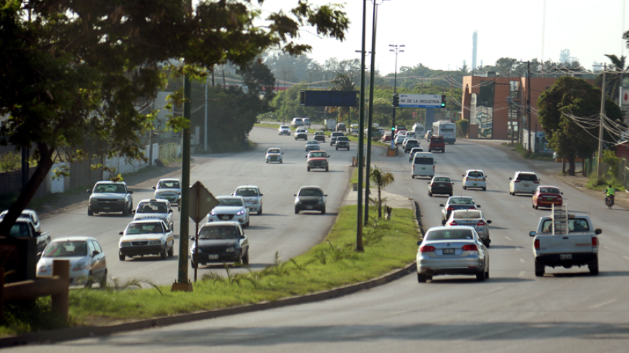 Gestionan la rehabilitación de nuevo tramo de la Avenida de la Industria