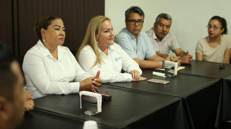 Sostiene alcaldesa reuni&oacute;n con directores de escuelas