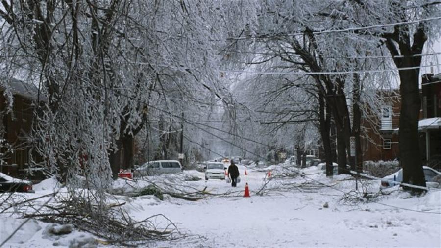 Tormenta de hielo en Canadá deja sin electricidad a casi 600 mil hogares