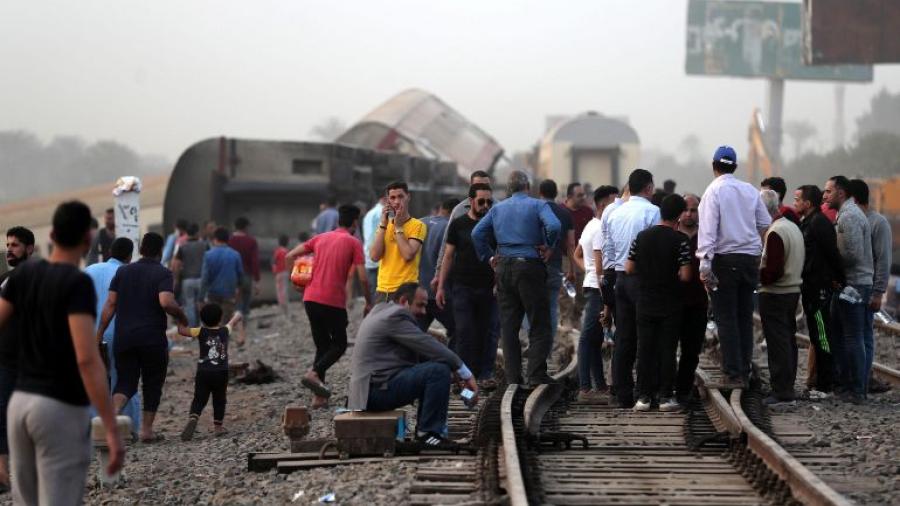 Al menos 11 muertos tras descarrilar un tren en Banha, Egipto