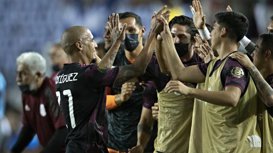 México vence a El Salvador y asegura liderato de grupo en la Copa Oro