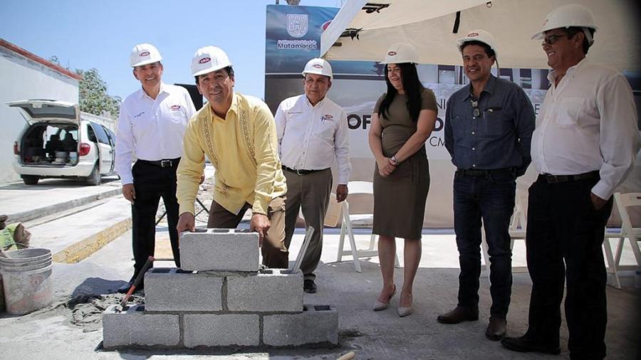 Colocan primera piedra del edificio de la Cámara Nacional de la Industria de la Construcción