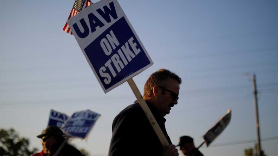 UAW termina huelga tras acuerdo con General Motors