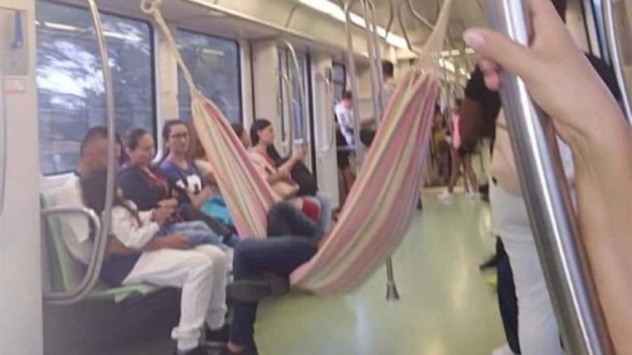 ¿Cansado?, cuelga tu hamaca en el metro y ¡todo solucionado!