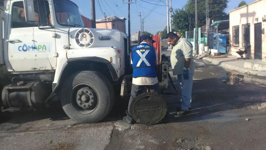 Comapa trabaja con equipo vactor