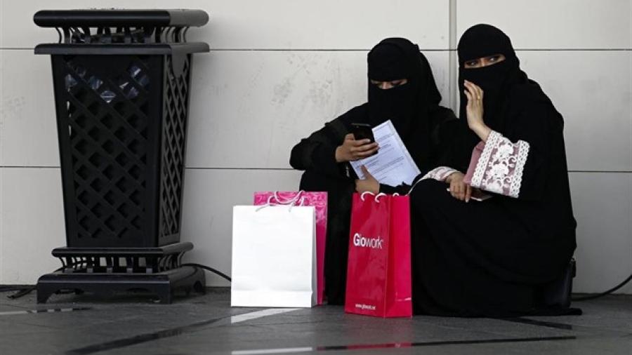 Mujeres de Arabia Saudita ya podrán viajar sin la autorización de un tutor