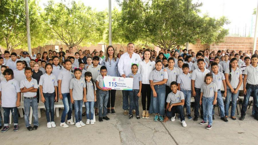 Entrega DIF Reynosa 115 estímulos educativos