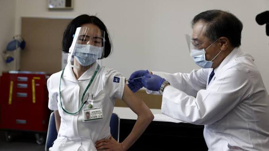 Japón trabaja en una vacuna contra covid de una dosis de por vida