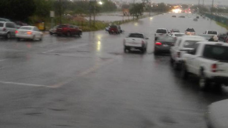 Lluvias provocan caos en calles de Reynosa