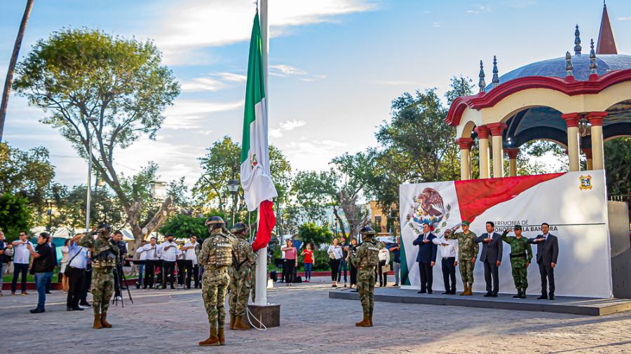Participan servidores públicos del Gobierno de Matamoros en ceremonia de honores