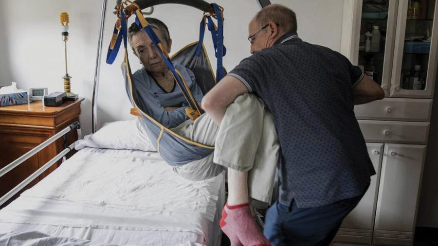 Detienen a hombre que ayudó a su esposa a suicidarse