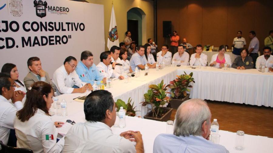 Cubrirán a fin de año adeudo de compra de camiones de basura