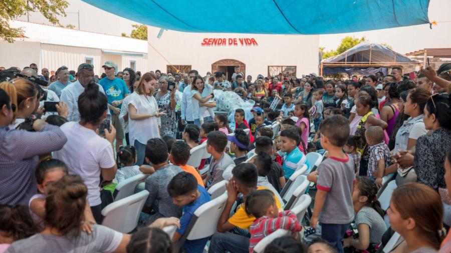 Mariana Gómez visita a migrantes albergados en Reynosa