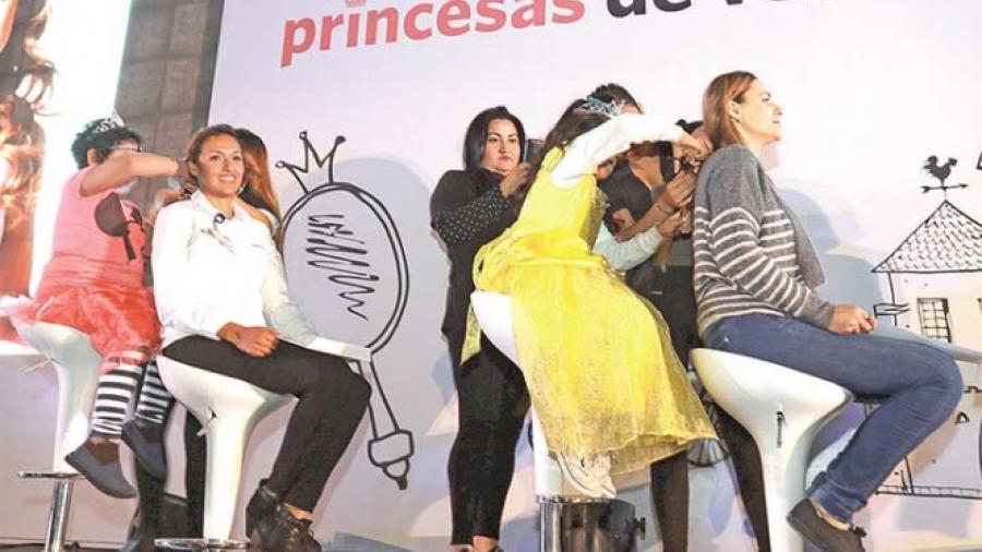 Donan su cabello a "Creando coronas para princesas de verdad"
