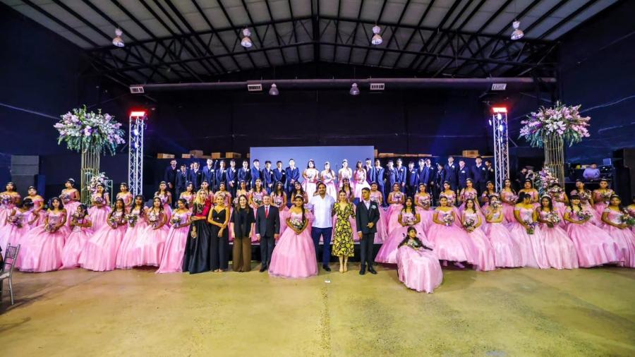 Festejó Alcalde de Reynosa a 82 jóvenes y señoritas en "Mis Quince"