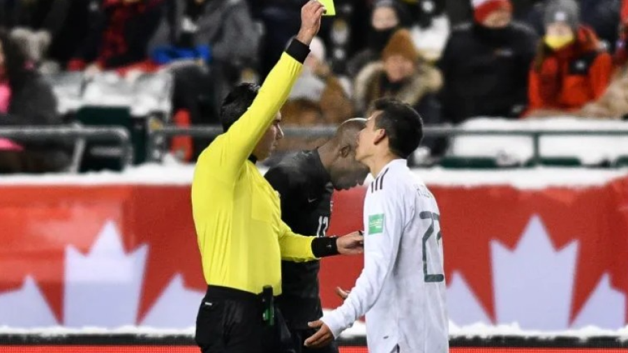 Por acumulación de tarjetas, "Chucky" Lozano se perderá el próximo partido de la eliminatoria con el TRI