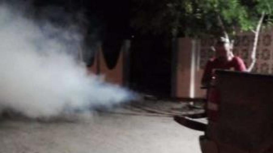 Residentes de Plan de Alazán realizan trabajos de fumigación contra mosquitos