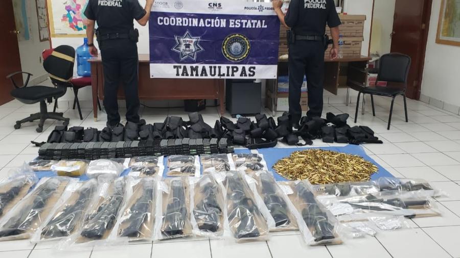 Aseguran armas transportadas en camión