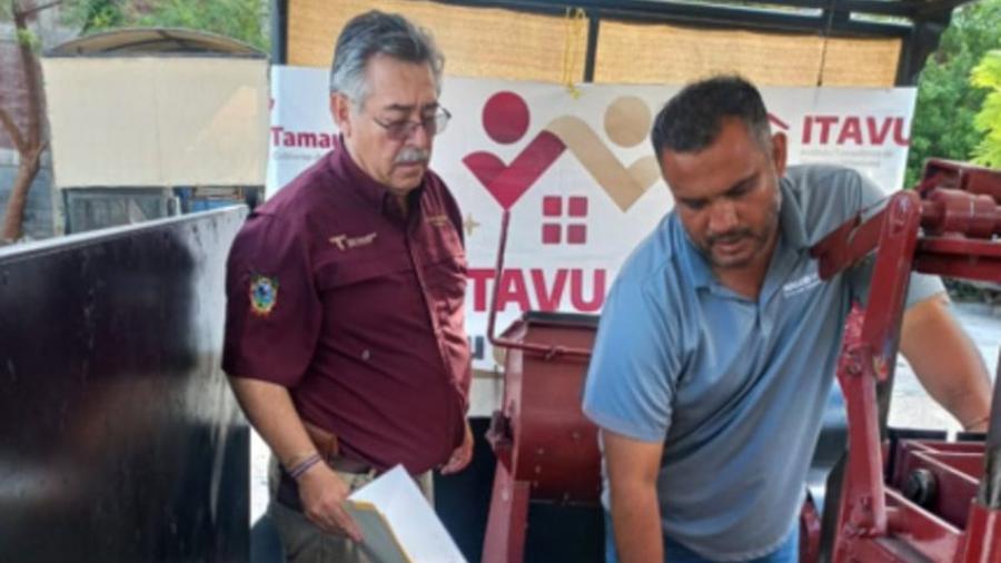 Transforma ITAVU viviendas con bloqueras comunitarias en Díaz Ordaz y Tula