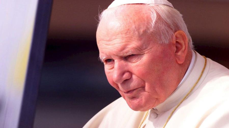 Roban reliquias de San Juan Pablo II en Italia