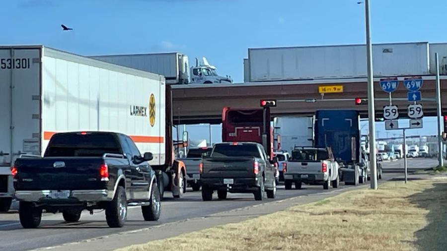 Habilitan carriles en Colombia para cruce de mercancía