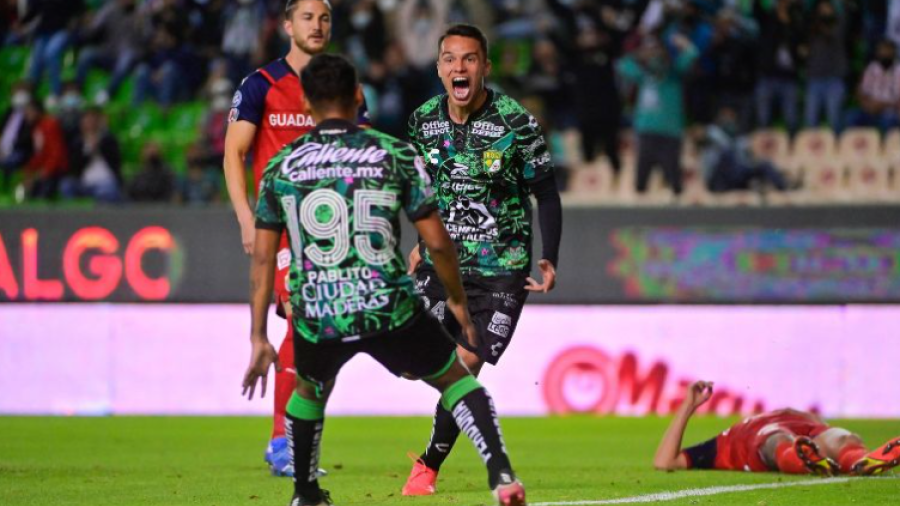 Cae Chivas frente al León en el último minuto