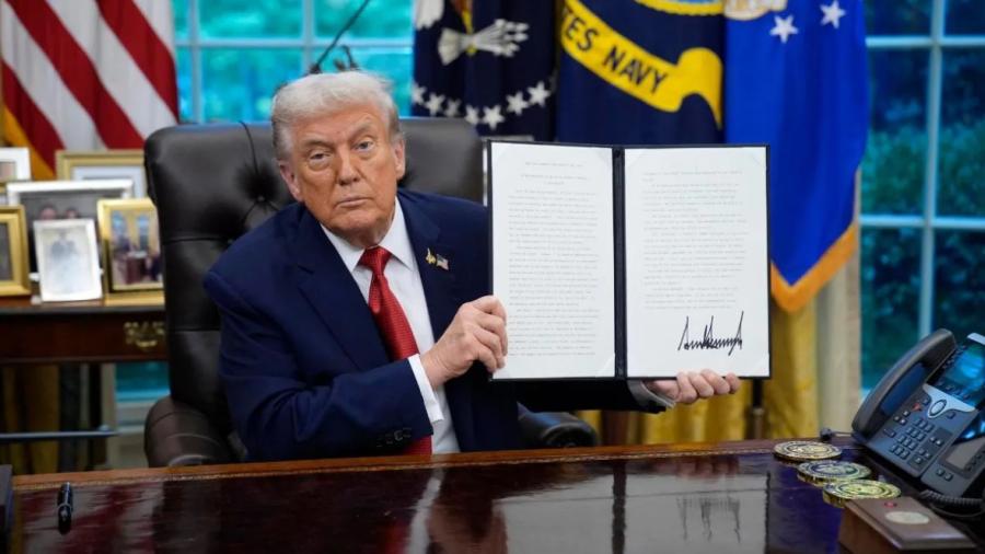 Trump firma orden que asegura el funcionamiento legal de TikTok en EU
