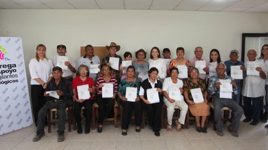 Abuelitos ecológicos apoyan a limpieza en playa Miramar