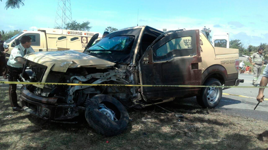 Camioneta de valores choca en la Tampico-Valles