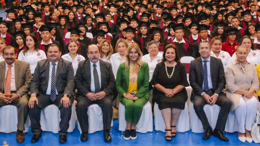 Felicita Alcaldesa a egresados de la XXXV Generación del CETIS 131