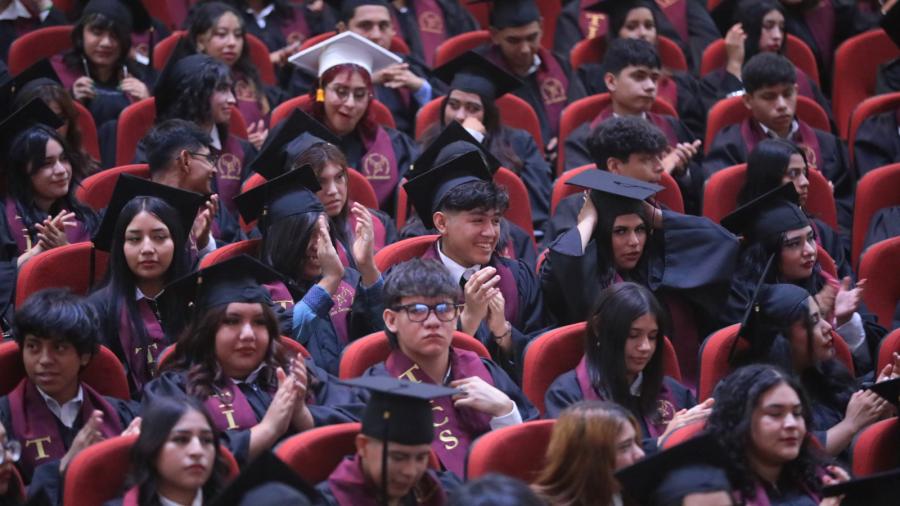 Culminan sus estudios más de 600 alumnos de la preparatoria municipal "José Vasconselos"