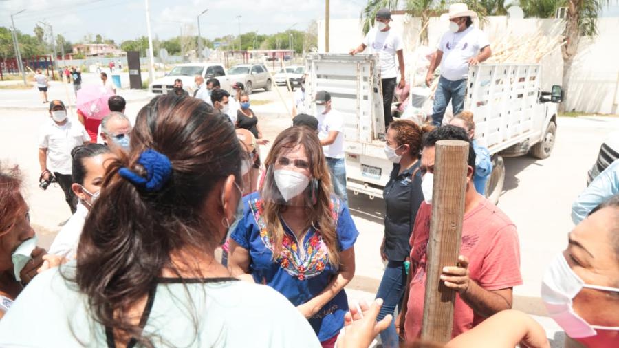 Entrega Alcaldesa productos para limpieza del hogar a cientos de familias