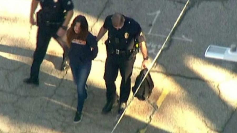 2 heridos tras tiroteo es escuela en LA