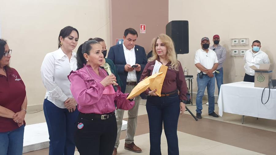 Entregan anteojos para diferentes diagn&oacute;sticos