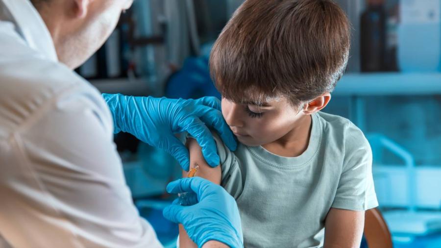 Johnson & Johnson empezará ensayos de su vacuna anticovid en menores