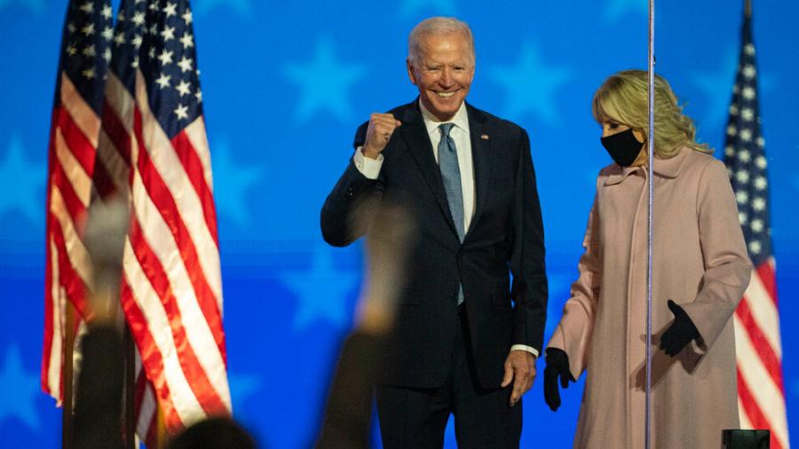 Biden anuncia equipo de comunicaciones integrado totalmente por mujeres 