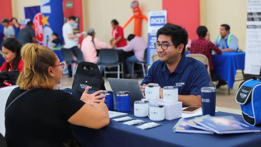 Ofertan 900 vacantes a neolaredenses