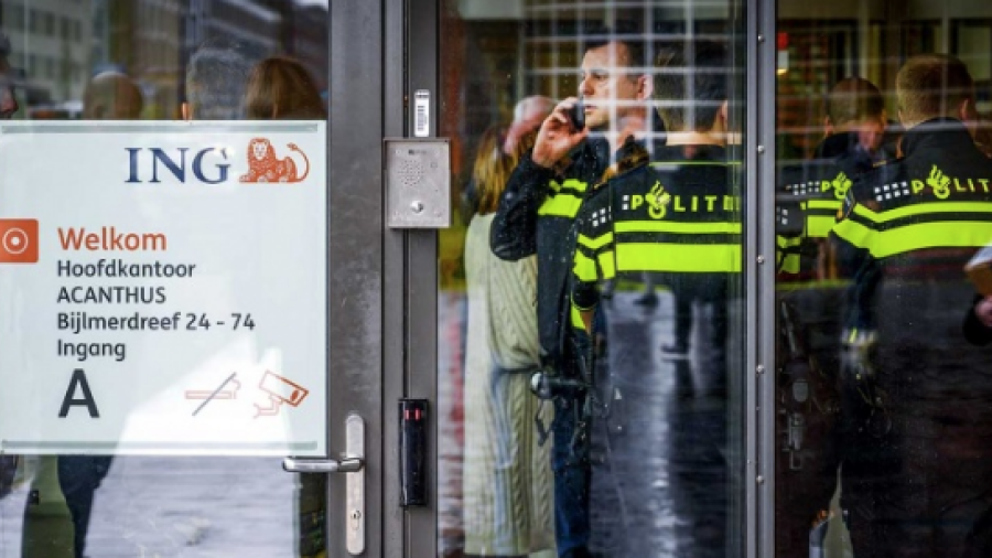 Explota carta bomba en banco en Ámsterdam