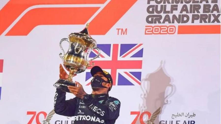 Hamilton conquista el GP de Baréin; ‘Checo’ Pérez abandona la carrera tras falla en su vehículo 