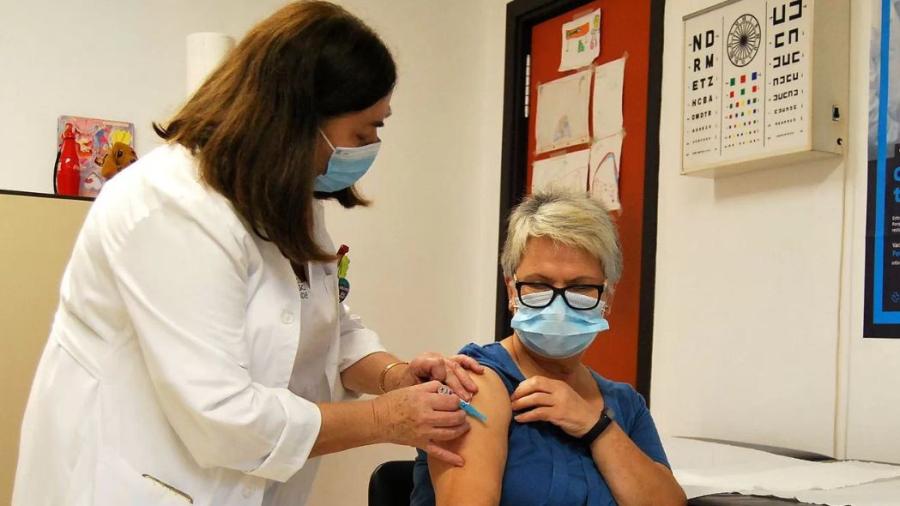 EU cancela citas de vacunación ante escasez de dosis 