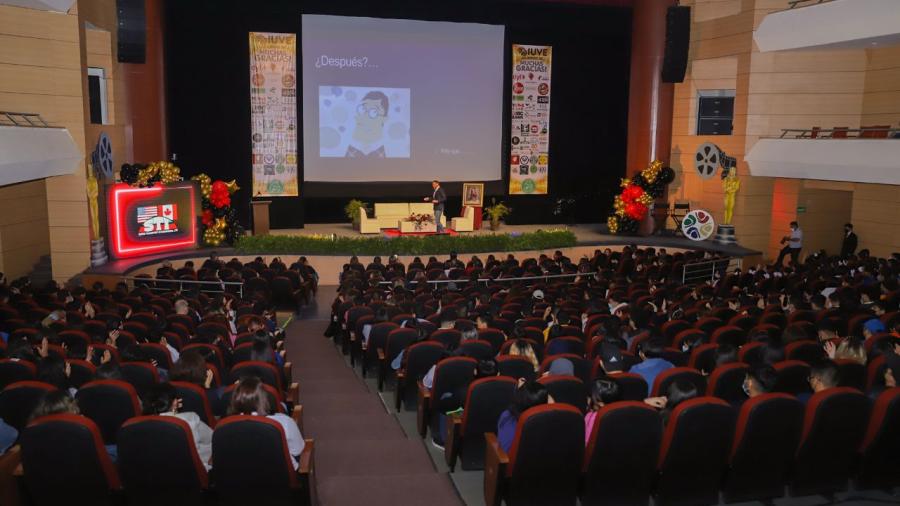 Motivan a jovenes a cumplir sus metas a trav&eacute;s de conferencias 