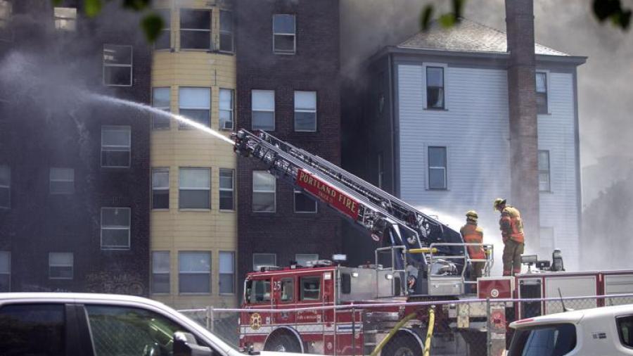 Rescatan a más de una docena de personas en incendio en Portland, Oregon